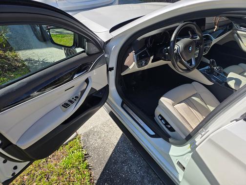 White 2018 BMW 540 i