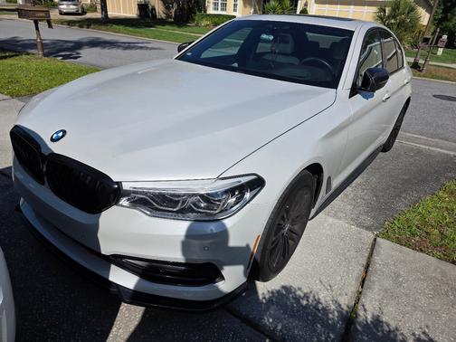 White 2018 BMW 540 i