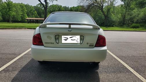 White 2005 Nissan Sentra 1.8 S