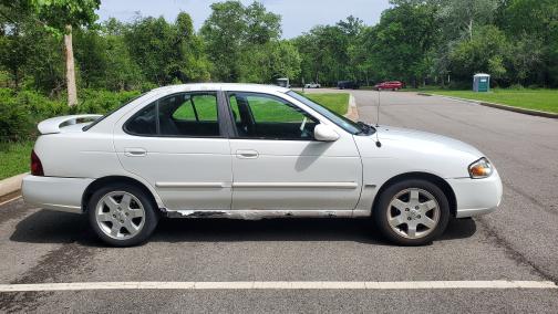 White 2005 Nissan Sentra 1.8 S