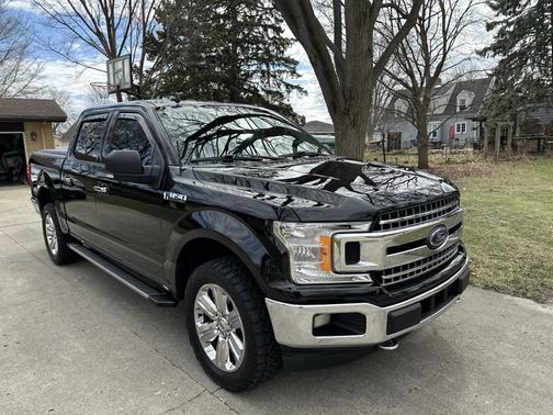 Black 2019 Ford F-150 XLT
