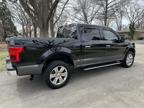 Black 2019 Ford F-150 XLT