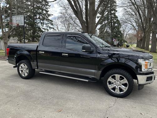 Black 2019 Ford F-150 XLT