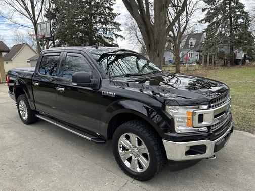 Black 2019 Ford F-150 XLT