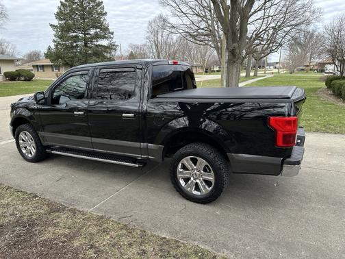Black 2019 Ford F-150 XLT