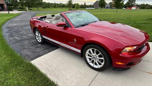 Red 2011 Ford Mustang V6 Premium