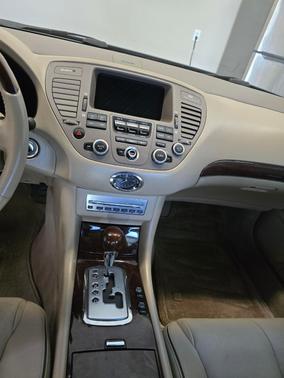 2005 INFINITI Q45 Base