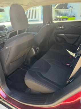 Red 2019 Jeep Cherokee Latitude