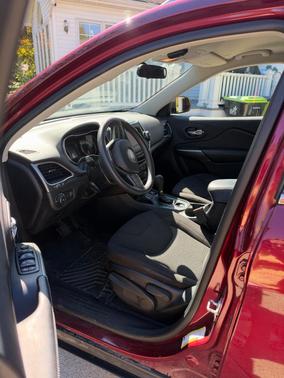Red 2019 Jeep Cherokee Latitude