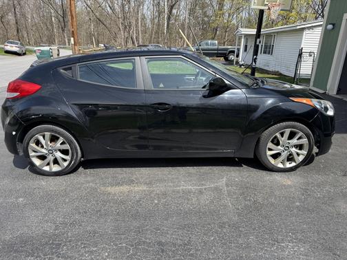 Black 2016 Hyundai Veloster Base