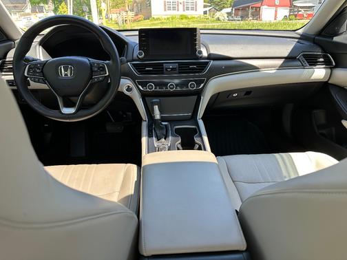 Gold 2018 Honda Accord Touring