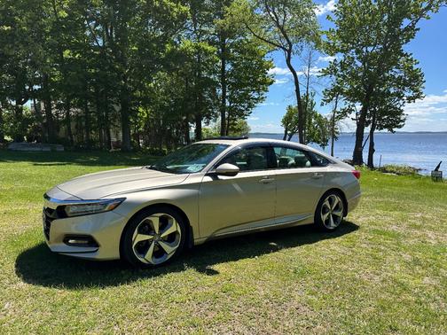 Gold 2018 Honda Accord Touring