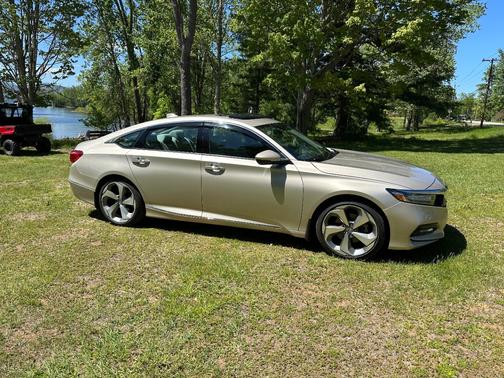 Gold 2018 Honda Accord Touring