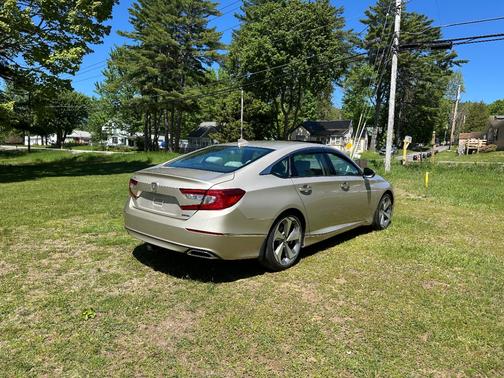 Gold 2018 Honda Accord Touring
