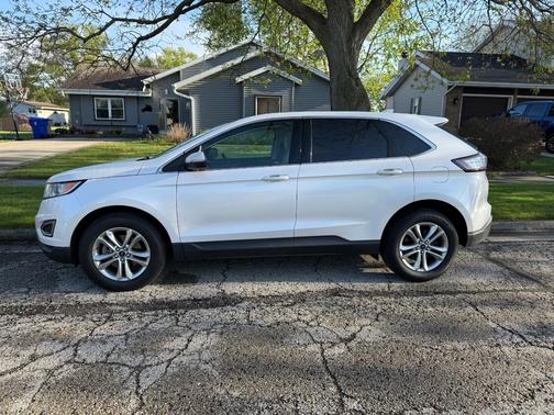 White 2015 Ford Edge SEL