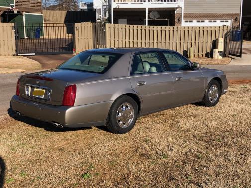 Photo 2 of 3 of 2000 Cadillac DeVille Base
