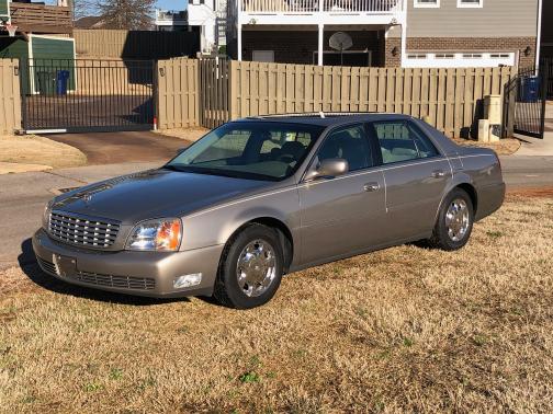 Photo 1 of 3 of 2000 Cadillac DeVille Base