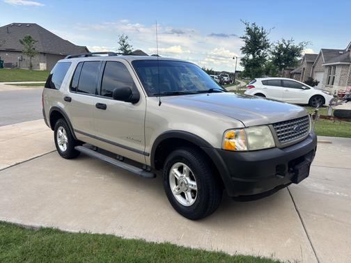 Brown 2004 Ford Explorer XLS