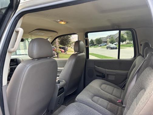 Brown 2004 Ford Explorer XLS