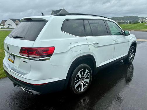 White 2021 Volkswagen Atlas 2.0T SE