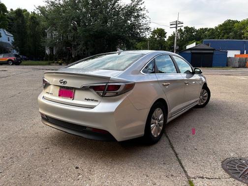 2016 Hyundai SONATA Hybrid SE