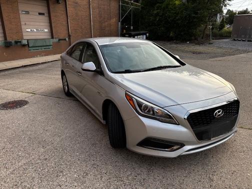 2016 Hyundai SONATA Hybrid SE