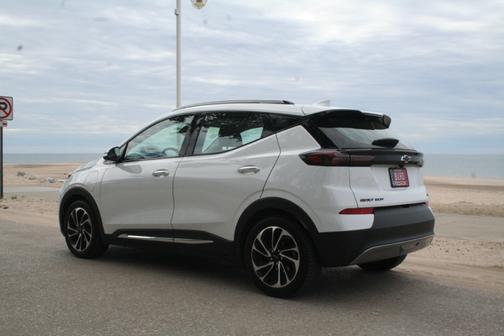 White 2022 Chevrolet Bolt EUV Premier