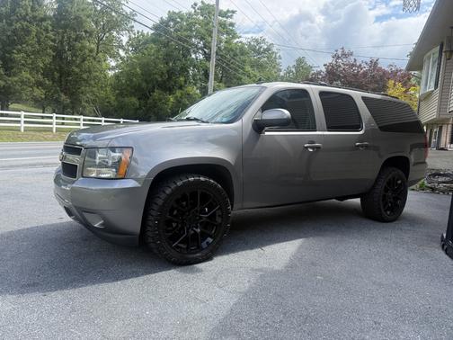 Gray 2007 Chevrolet Suburban 1500 LT