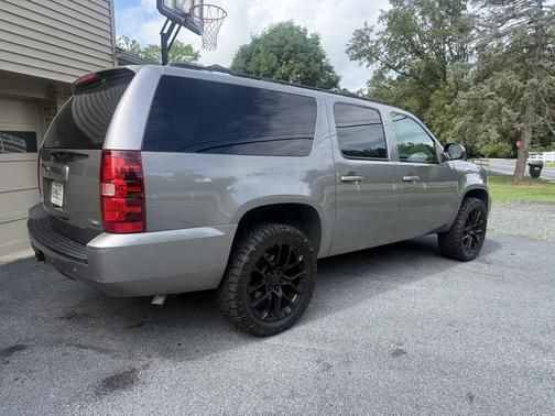 Gray 2007 Chevrolet Suburban 1500 LT