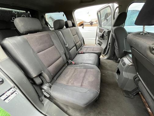 Silver 2006 Nissan Armada SE