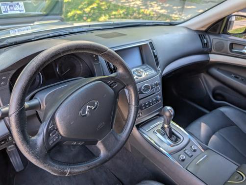 2012 INFINITI G37 x