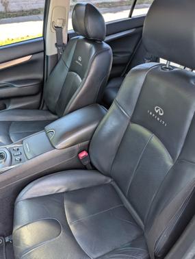 2012 INFINITI G37 x