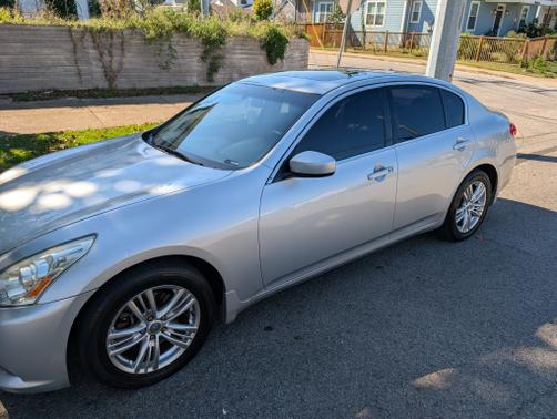 2012 INFINITI G37 x