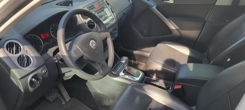 White 2009 Volkswagen Tiguan SE