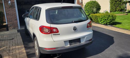 White 2009 Volkswagen Tiguan SE