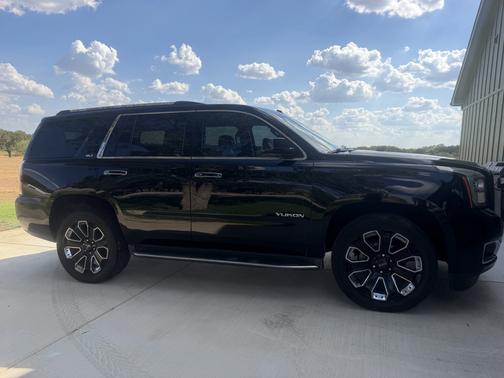 Black 2016 GMC Yukon SLT
