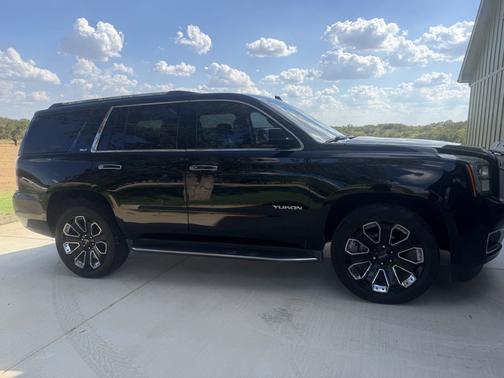 Black 2016 GMC Yukon SLT