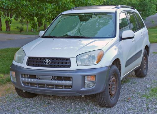 White 2001 Toyota RAV4 Base