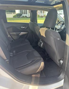 White 2017 Jeep Cherokee Latitude