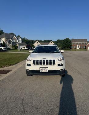 White 2017 Jeep Cherokee Latitude