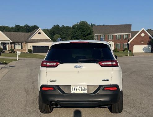 White 2017 Jeep Cherokee Latitude