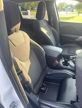 White 2017 Jeep Cherokee Latitude