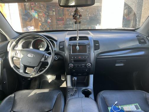 Black 2012 Kia Sorento SX