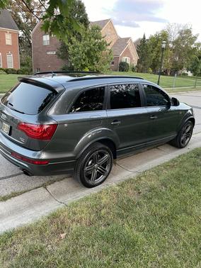 Gray 2015 Audi Q7 3.0T S line Prestige