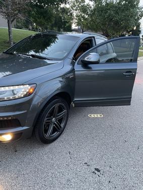 Gray 2015 Audi Q7 3.0T S line Prestige