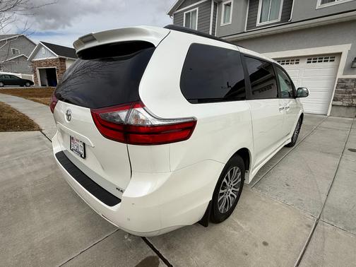 2020 Toyota Sienna XLE Premium