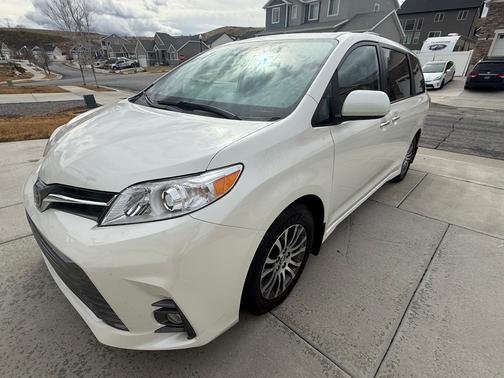 2020 Toyota Sienna XLE Premium