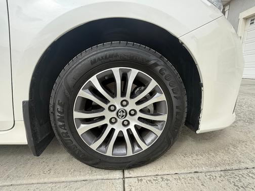 2020 Toyota Sienna XLE Premium