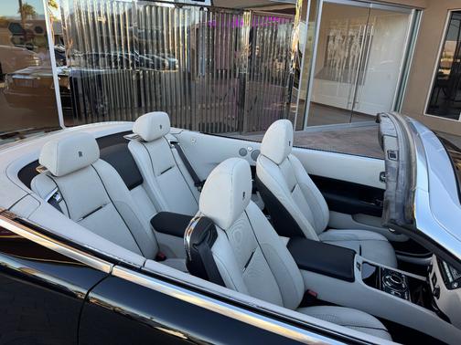 2017 Rolls-Royce Dawn Base