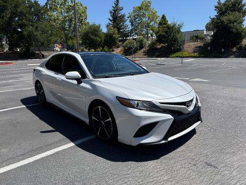 White 2019 Toyota Camry XSE V6